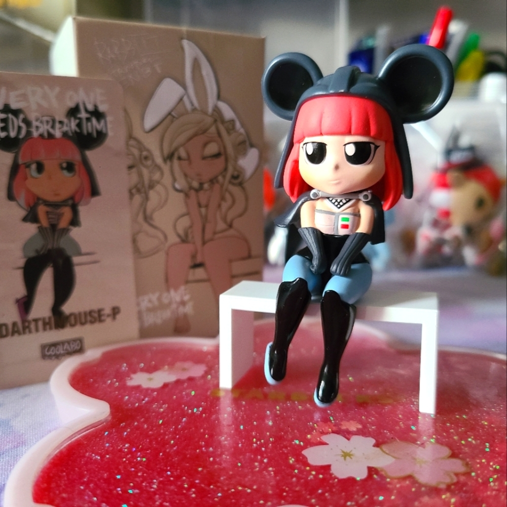 Popmart figure Darthmouse-p from Everyone needs breaktime